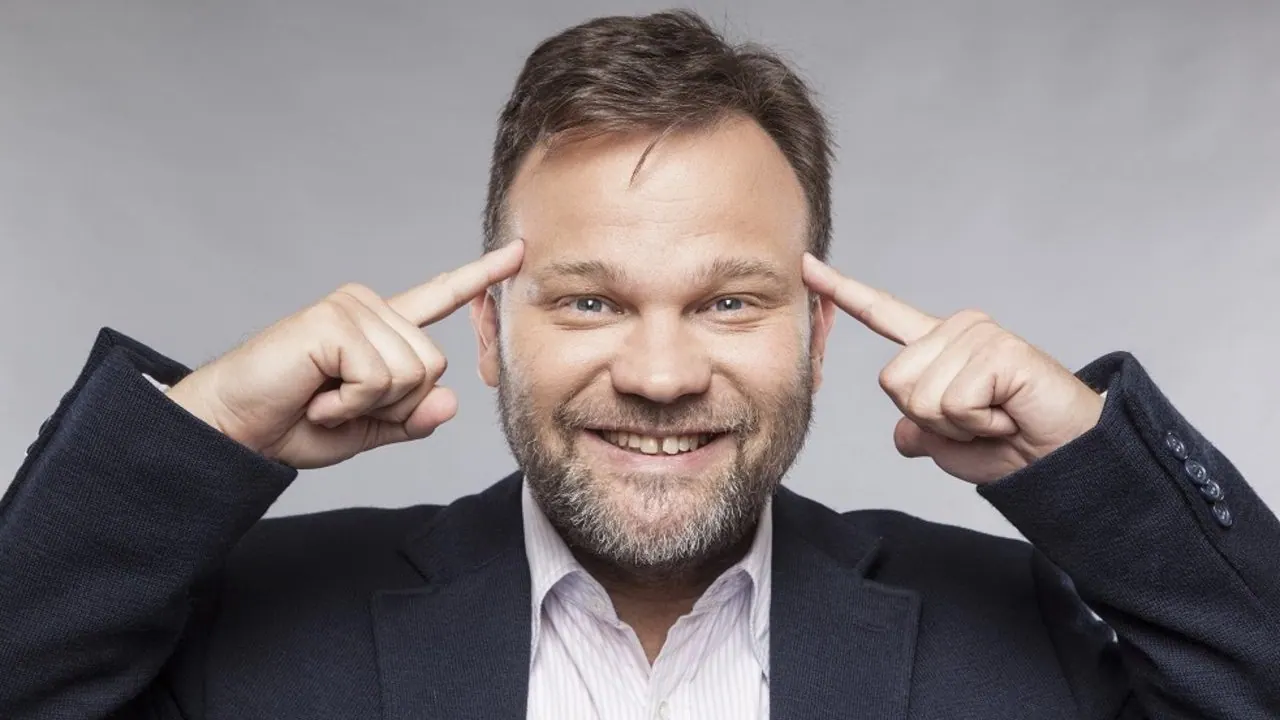 Aranyosi Péter humorista stand up comedy műsora Vasváron