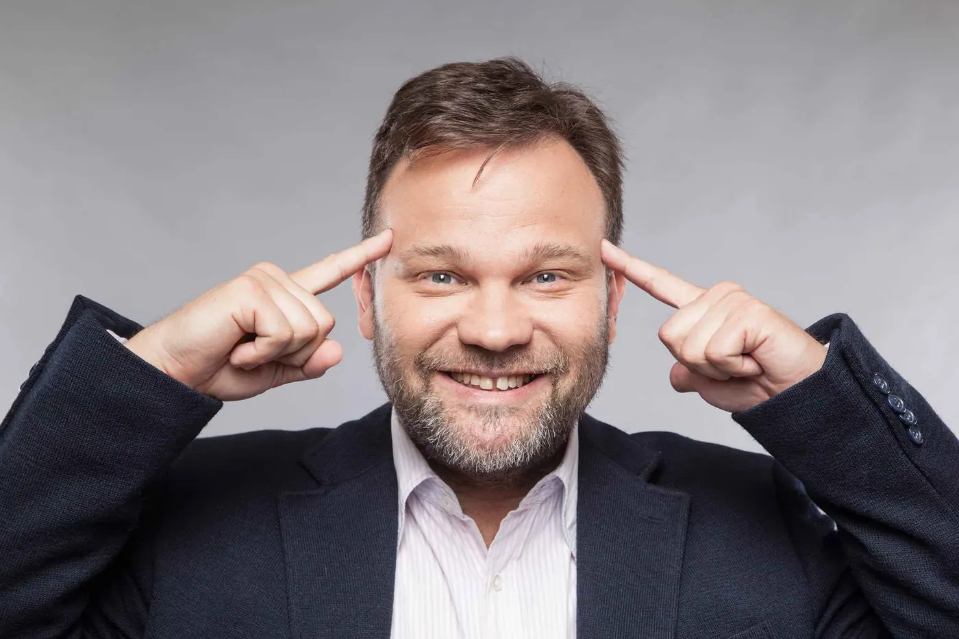 Aranyosi Péter humorista telefonszáma