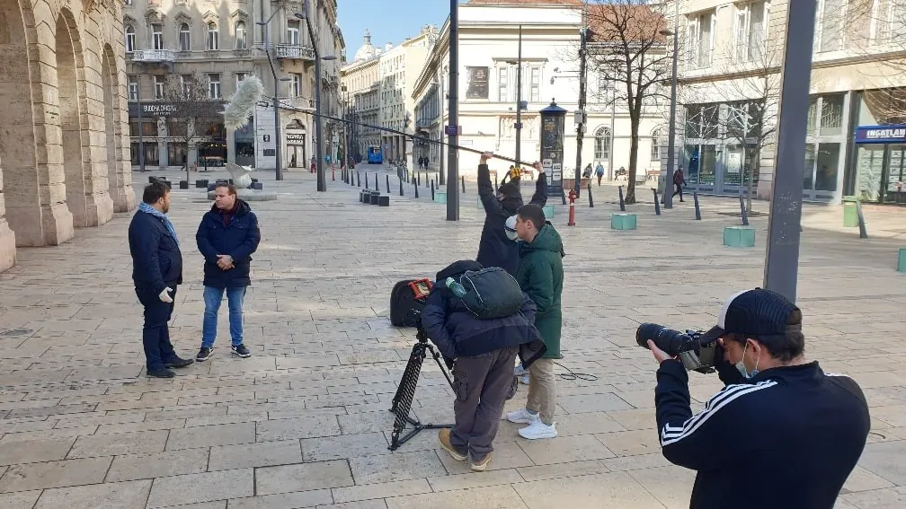 Aranyosi Péter humorista március 15 videó-forgatás közben