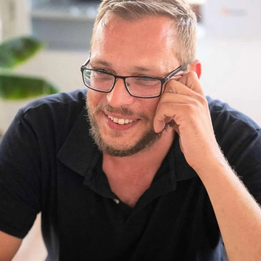 Kőhalmi Zoltán Galla Miklós humorista mellett állt ki