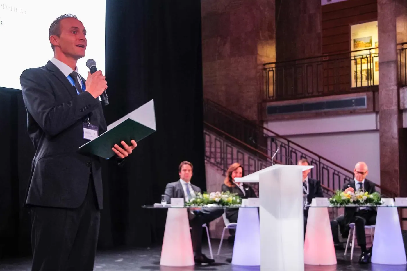 Műsorvezető rendelés - Szép Bence konferál rendezvényen